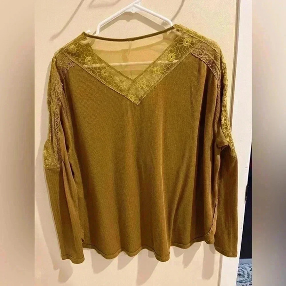 FREE PEOPLE Size Medium Lola Lace Trim Top V-Neck Long Drop Sleeves in Mustard - Picture 8 of 11
